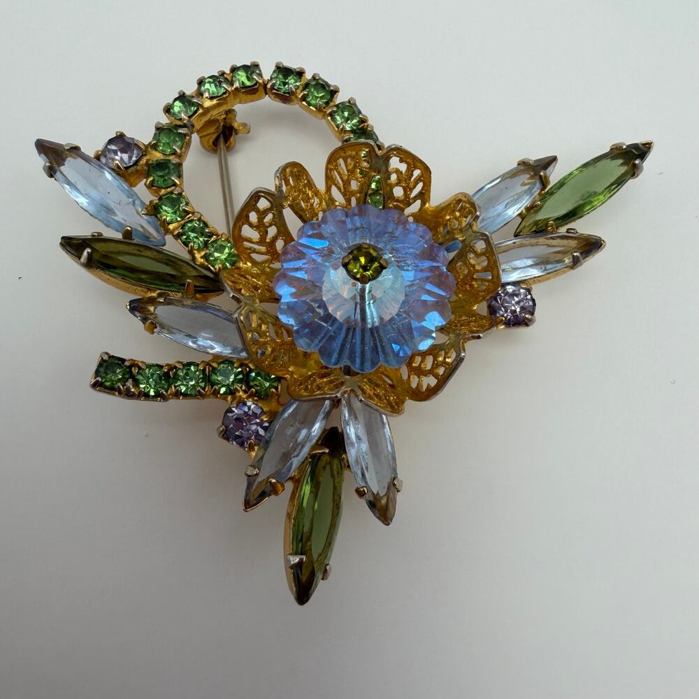 Vintage Juliana D&E? unsigned Brooch Molded Art Glass Flower Spray 2.25"